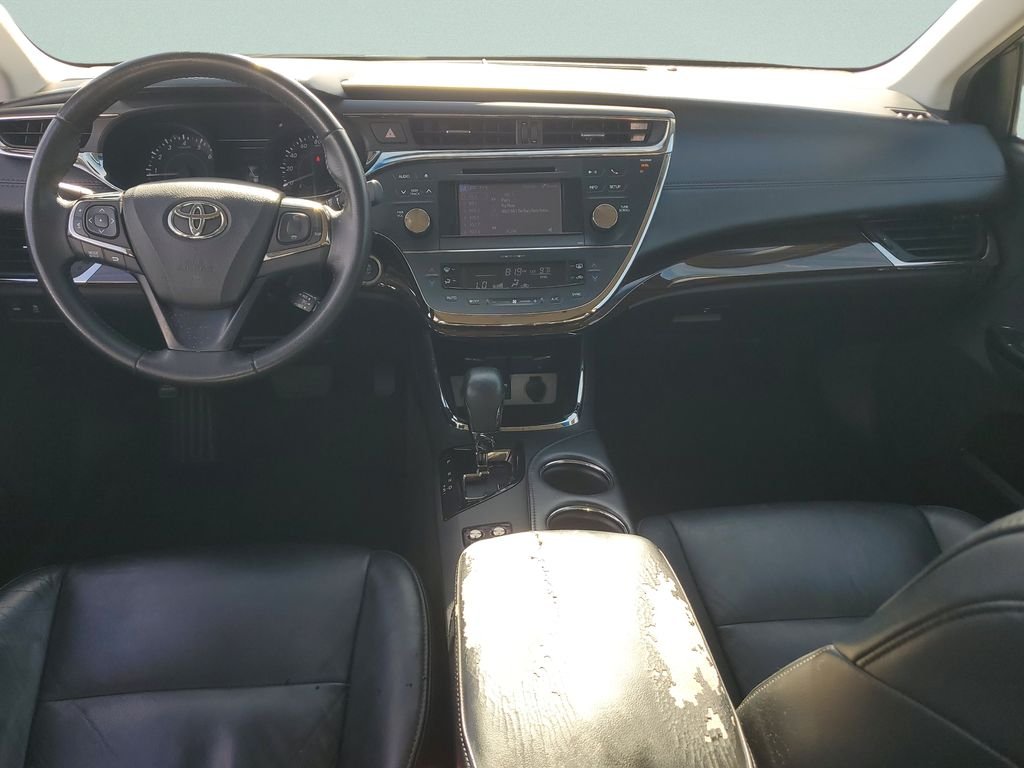 Used 2014 Silver Toyota XLE image 11