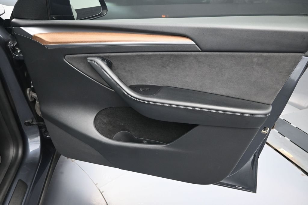 Used 2022 Midnight Silver Metallic Tesla Performance image 32