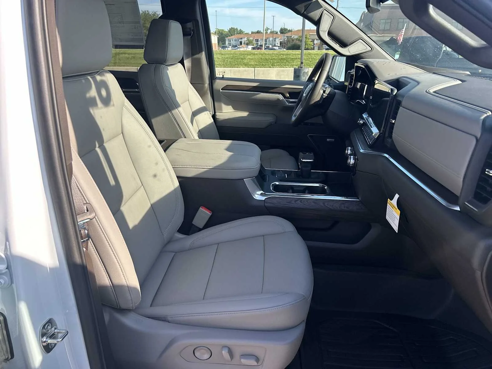 2026 GMC Sierra 1500 SLT - Photo 29