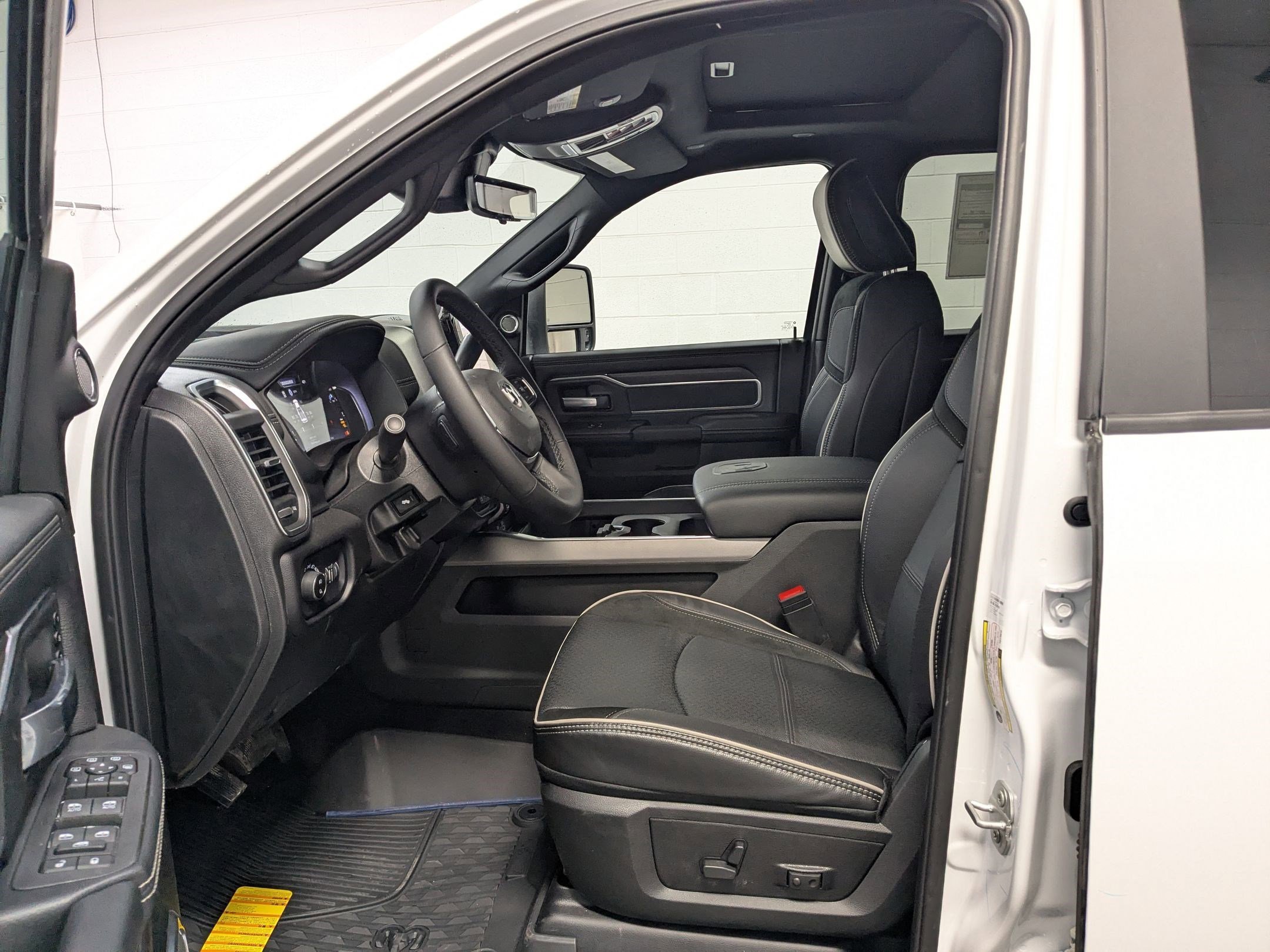 New 2026 Bright White Clear-Coat Exterior Paint RAM Laramie image 15