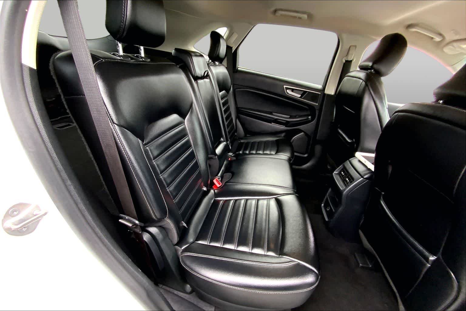Used 2022 Oxford White Ford SEL image 18