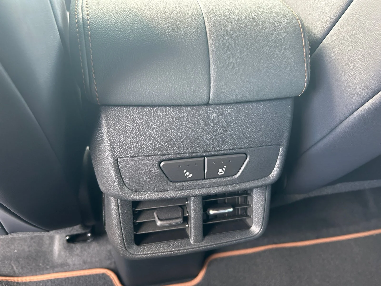 New 2027 Summit White GMC AWD AT4 image 19