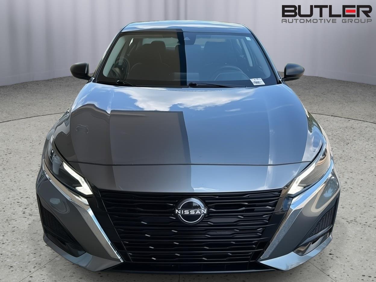Used 2025 Gun Metallic Nissan SV image 9