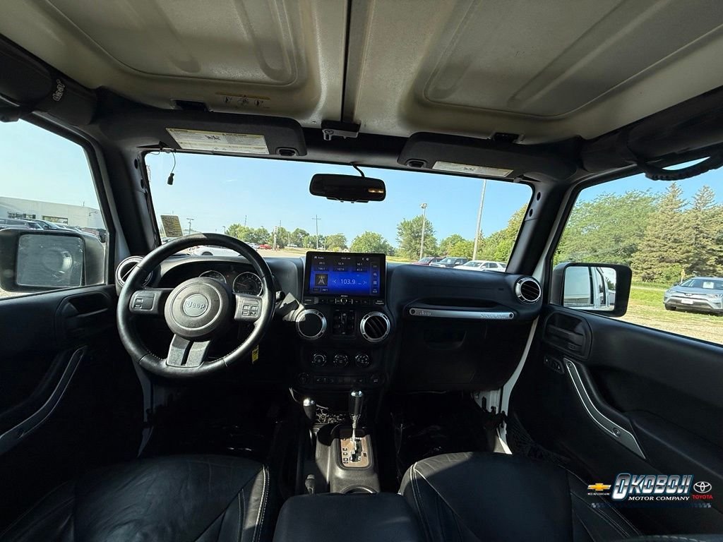 Used 2015 White Jeep Unlimited Sahara image 17