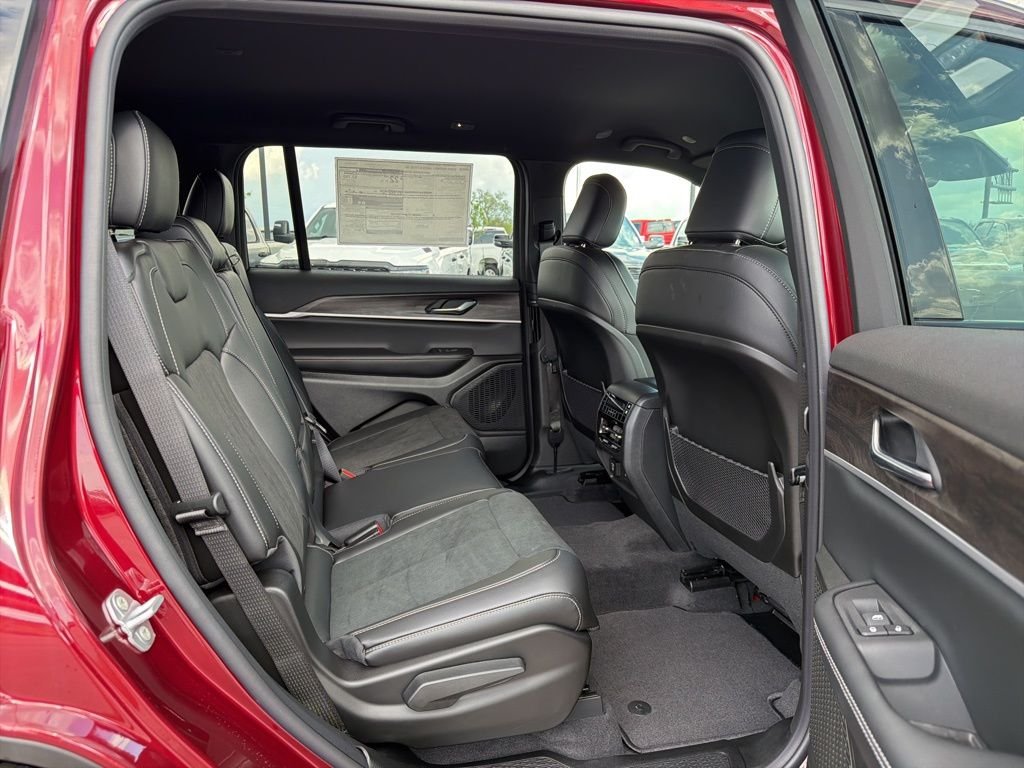 New 2026 Velvet Red Pearl-Coat Exterior Paint Jeep Altitude image 23