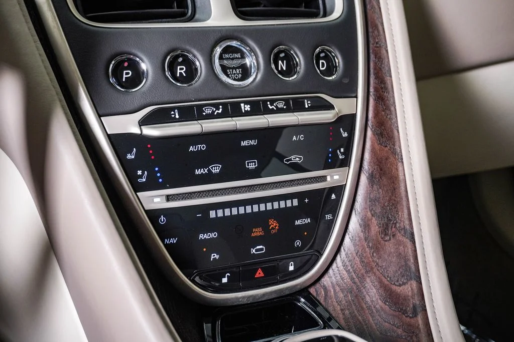 Used 2017 Lightning Silver Aston Martin Launch Edition image 29