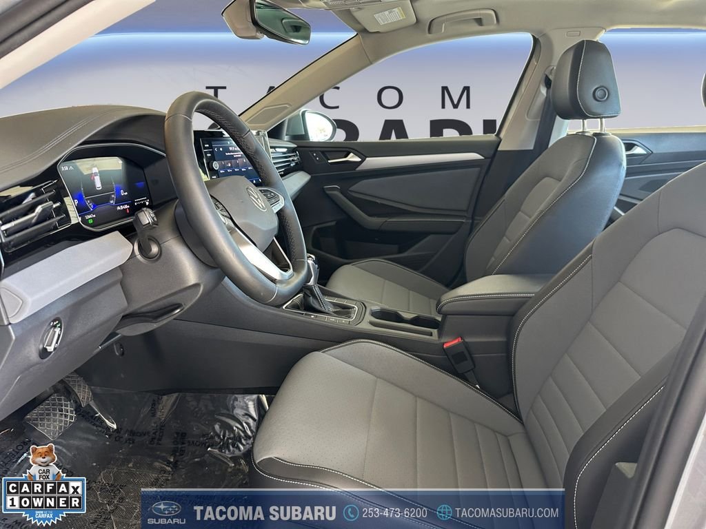 2025 Volkswagen Jetta SE - Photo 10