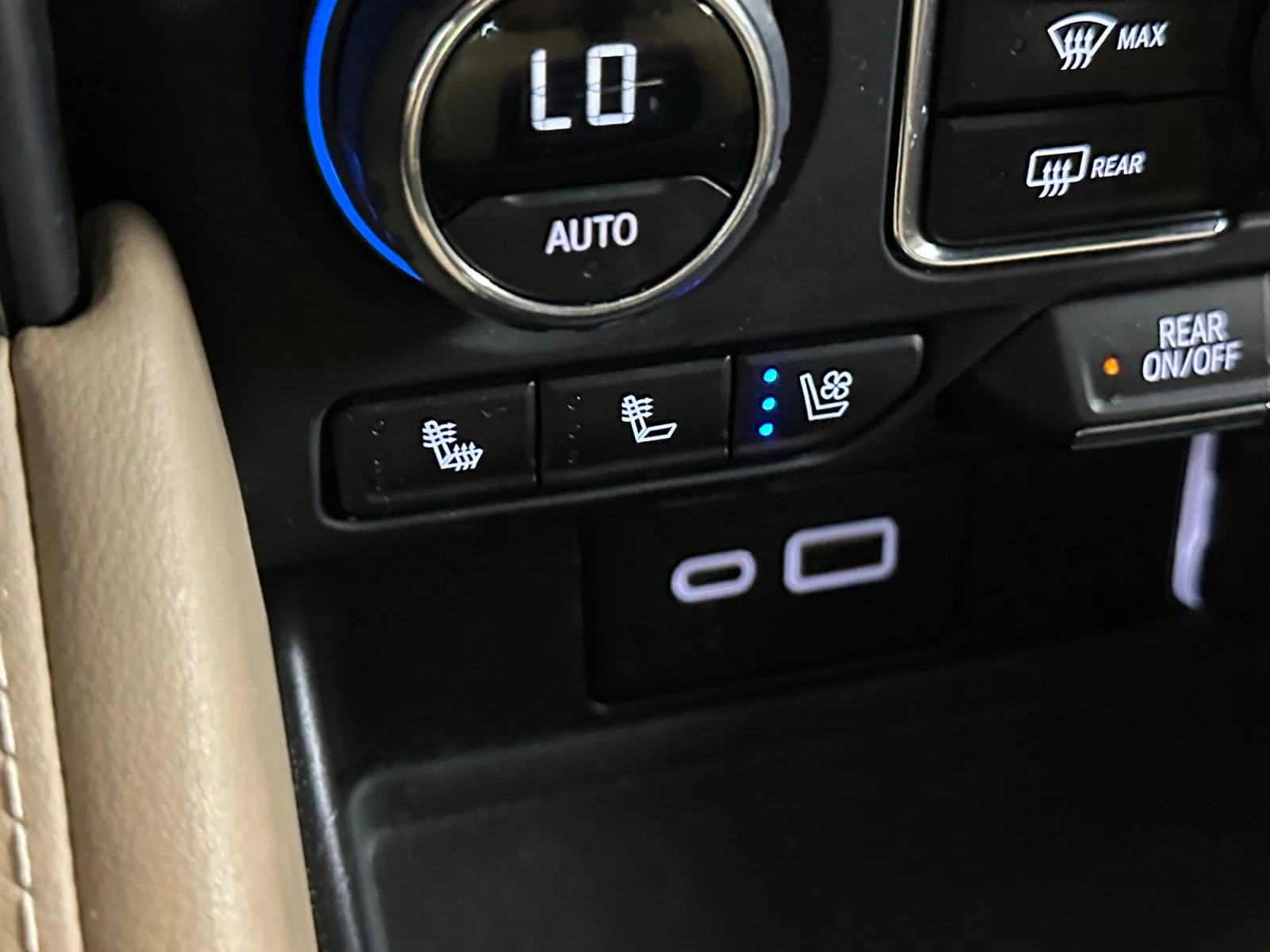 Used 2023 Iridescent Pearl Tricoat Chevrolet Premier image 26