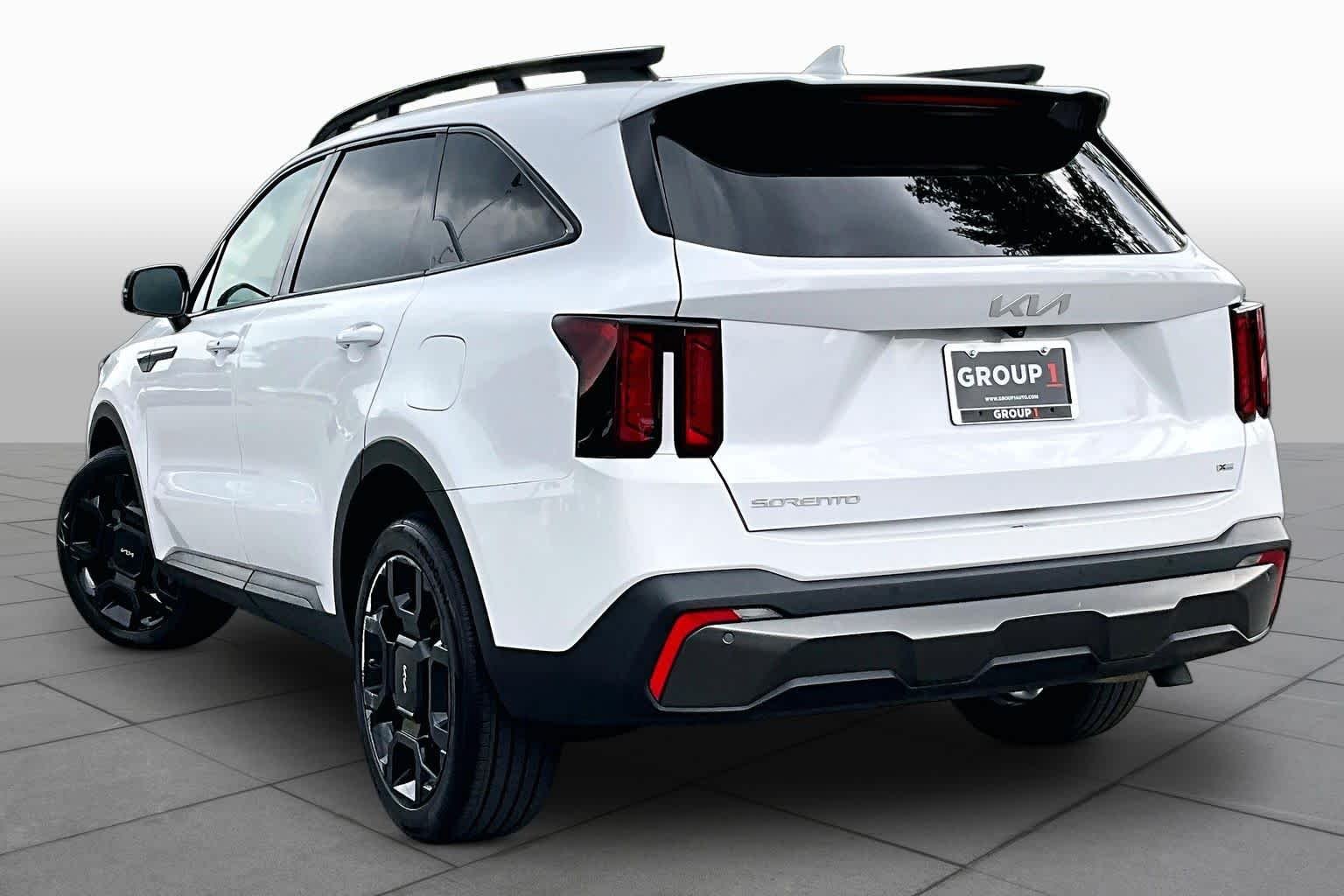 Used 2024 Glacial White Pearl Kia X-Line EX image 17