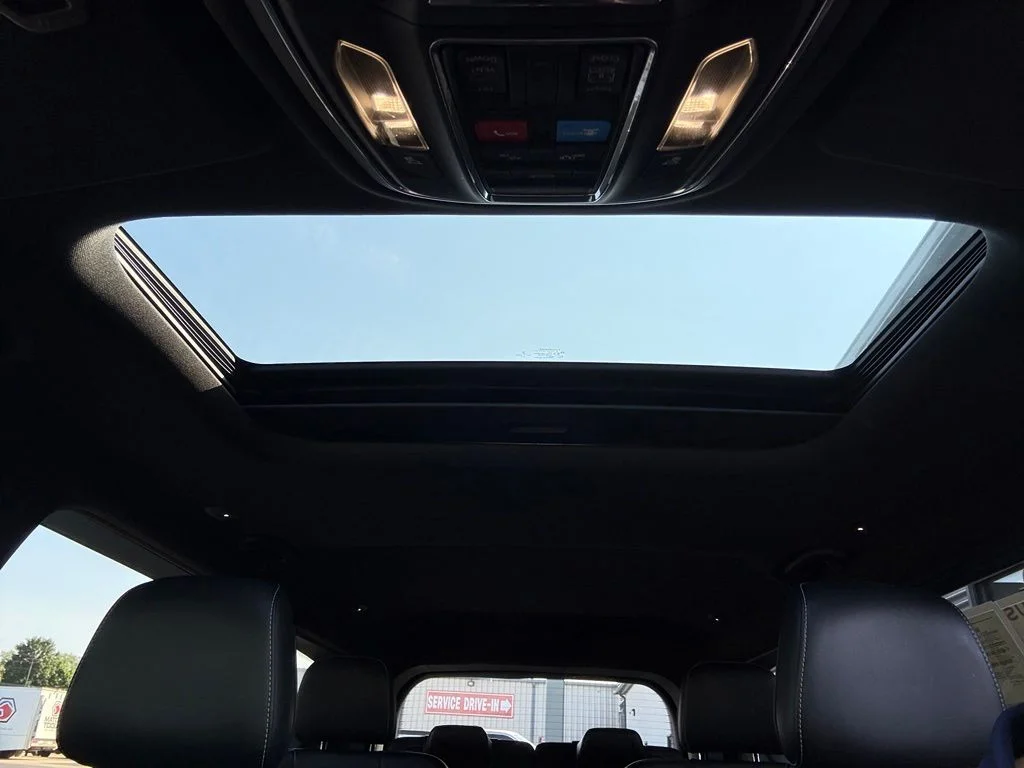Used 2023 White Jeep Altitude image 25
