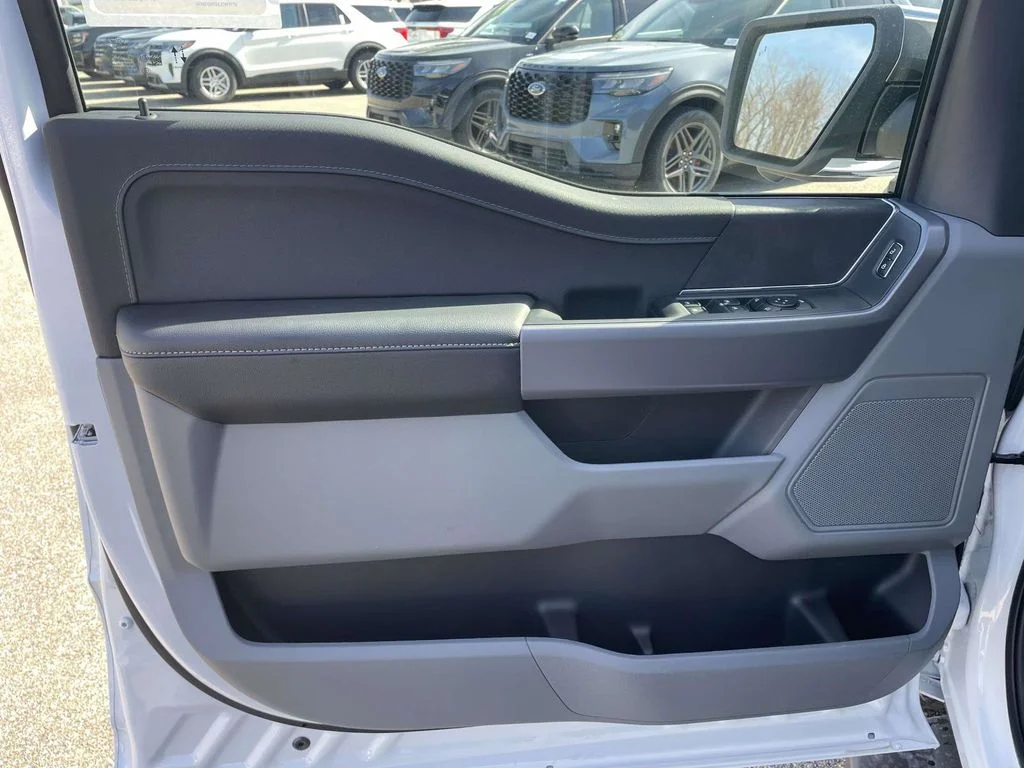 New 2026 Oxford White Ford XLT image 15