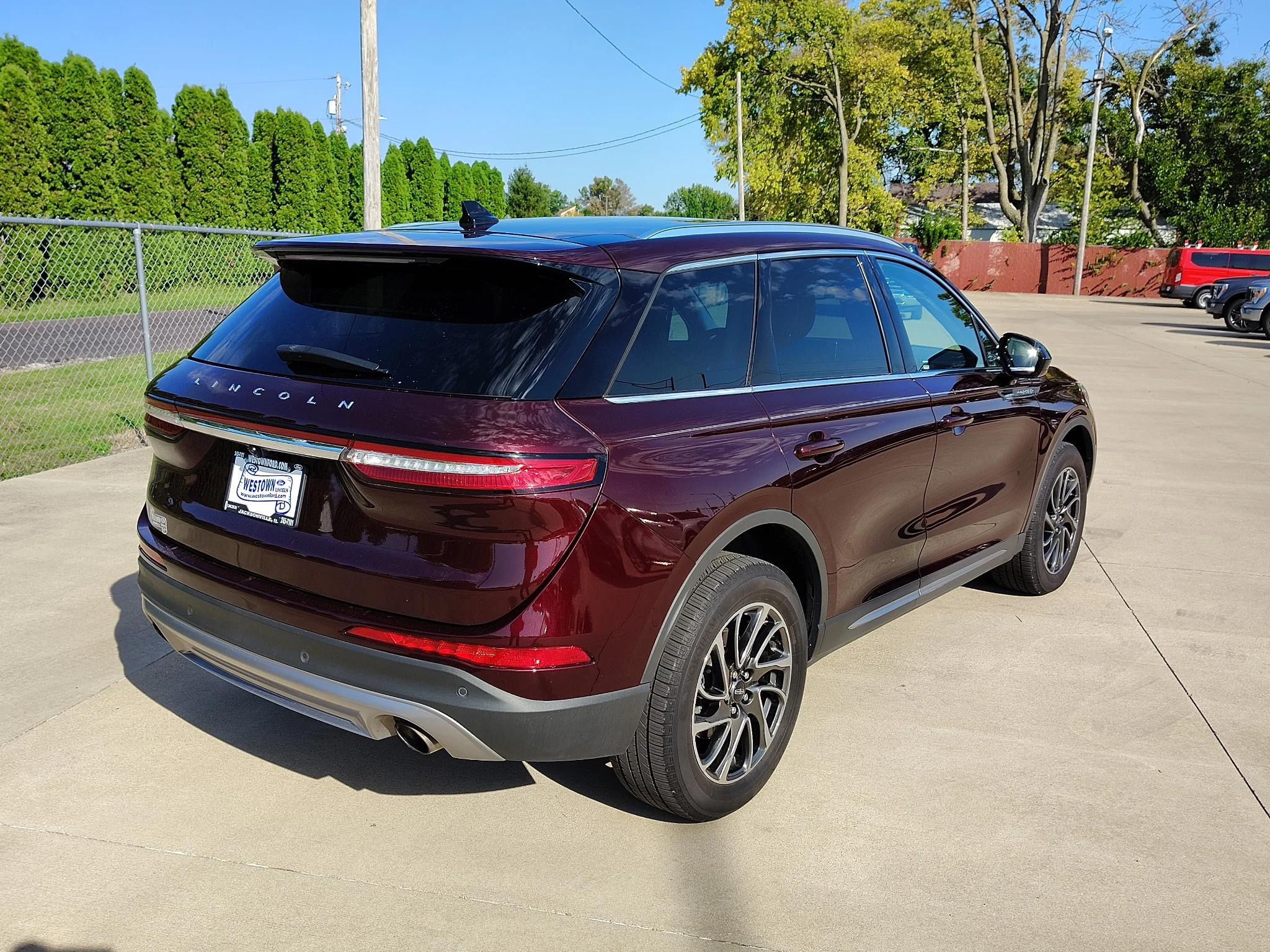 Used 2020 Burgundy Velvet Lincoln  image 4