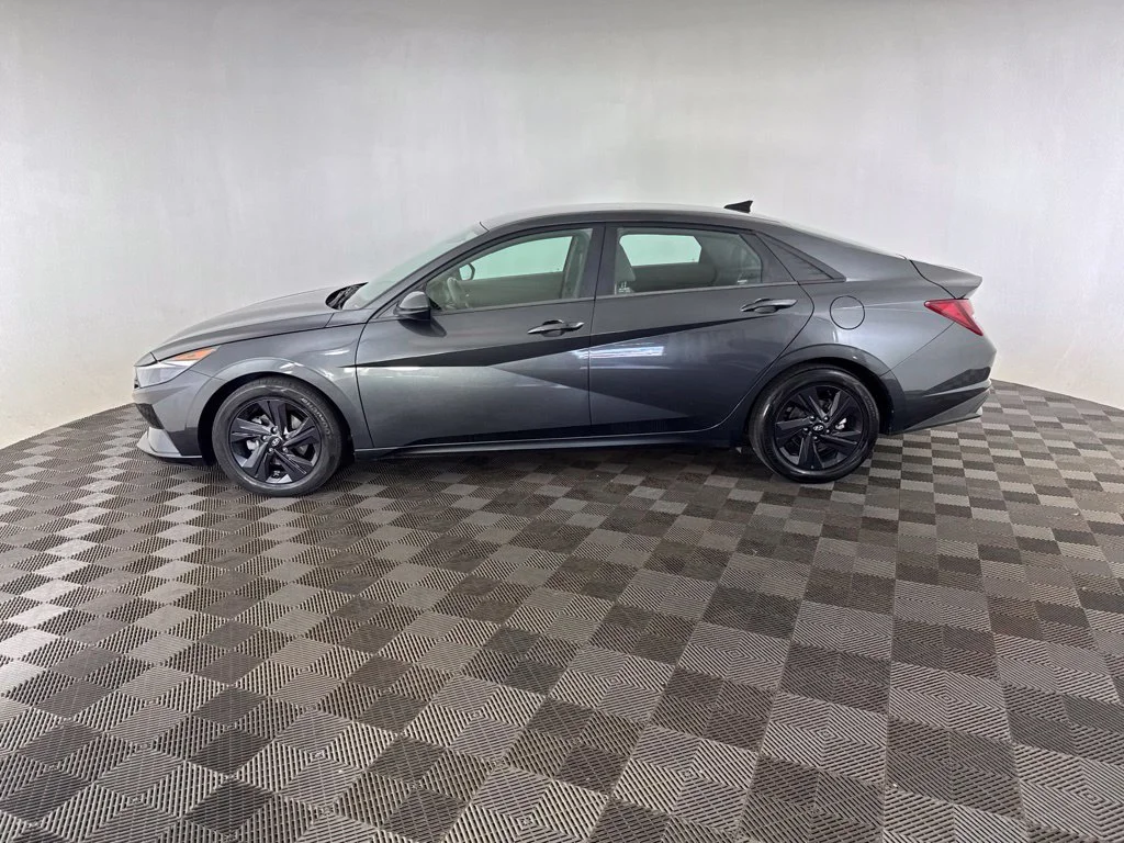 Used 2022 Gray Hyundai SEL image 9