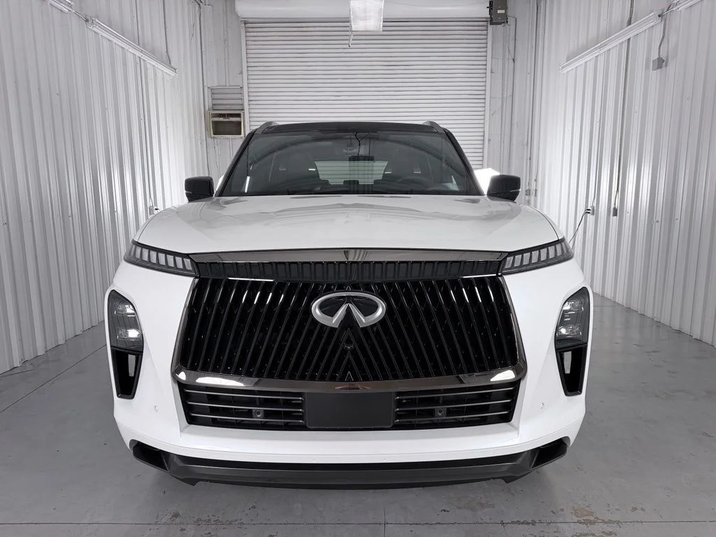 New 2027 2T RADIANT WHIT INFINITI Autograph 4WD image 3