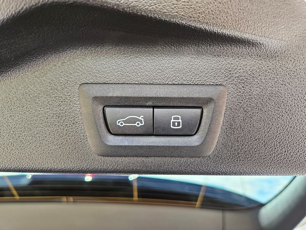 Certified Used 2026 Mineral White Metallic BMW xDrive40i image 33