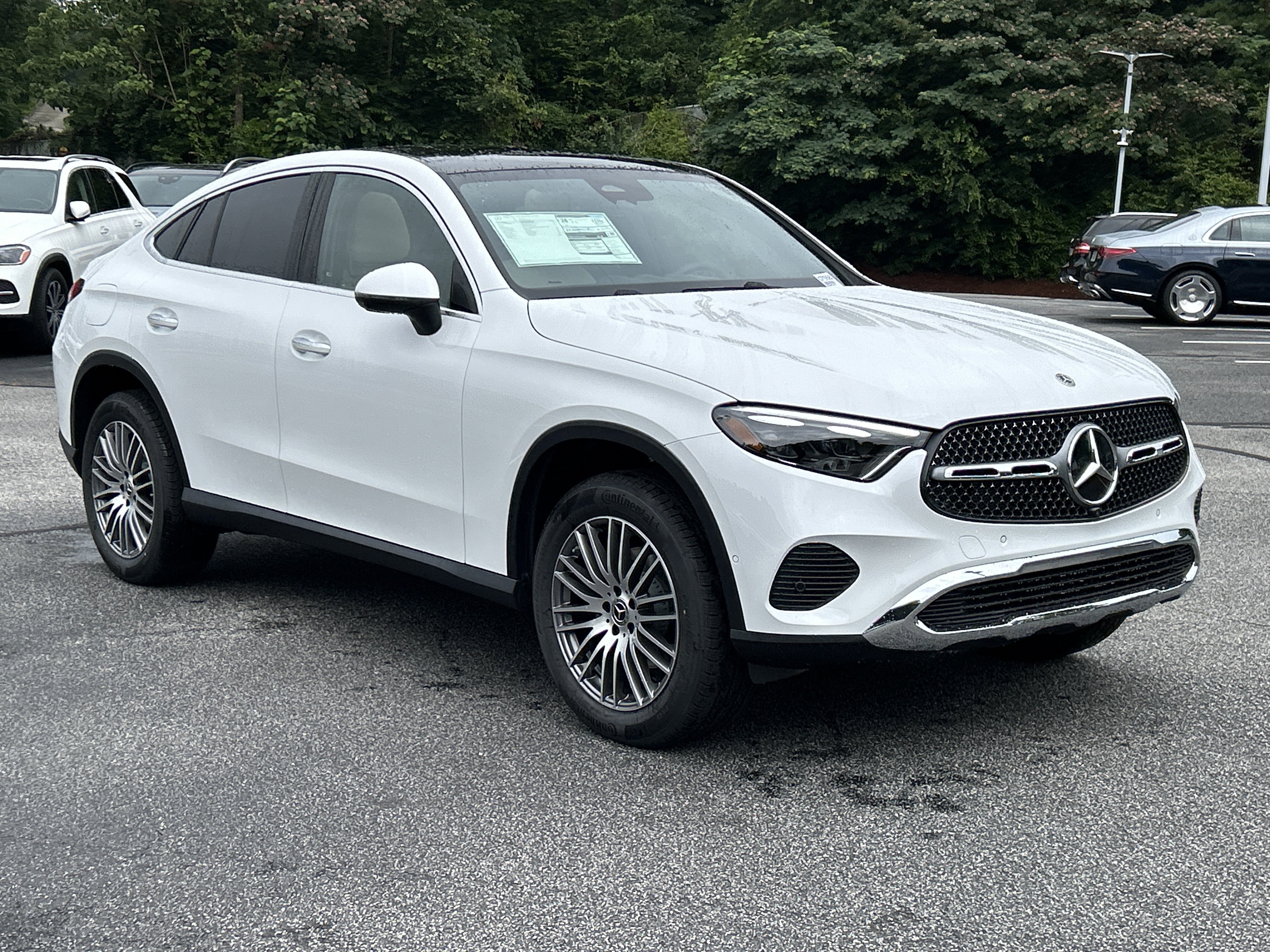 New 2026 MANUFAKTUR Moonlight White Metallic Mercedes-Benz GLC 300 4MATIC® Coupe image 4