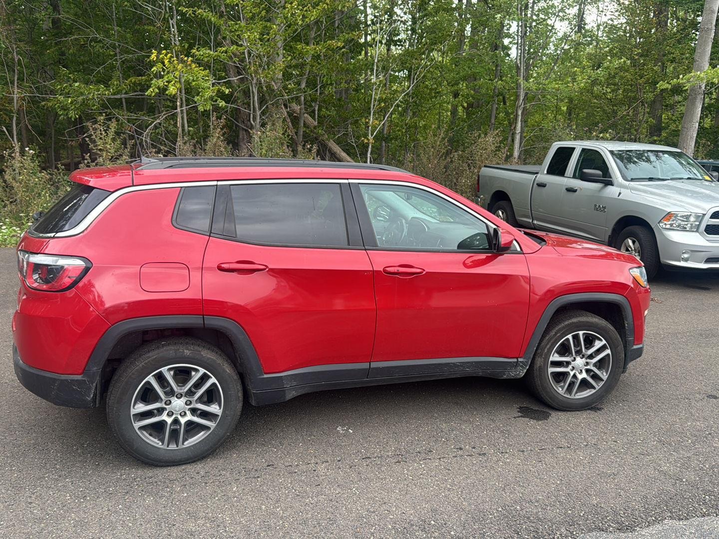 Used 2020 Redline Pearlcoat Jeep Latitude w/Sun/Safety Pkg image 9