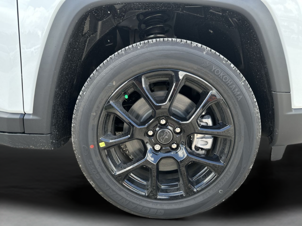 New 2026 Bright White Clear-Coat Exterior Paint Jeep Latitude image 33