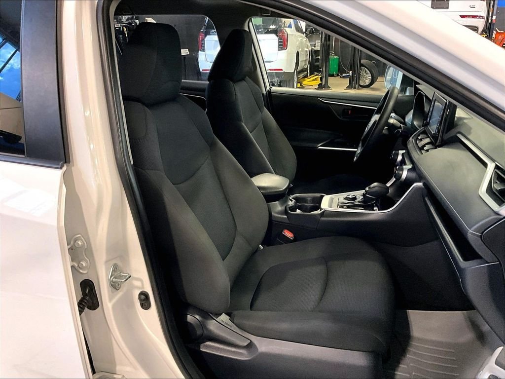 Used 2020 White Toyota LE image 11