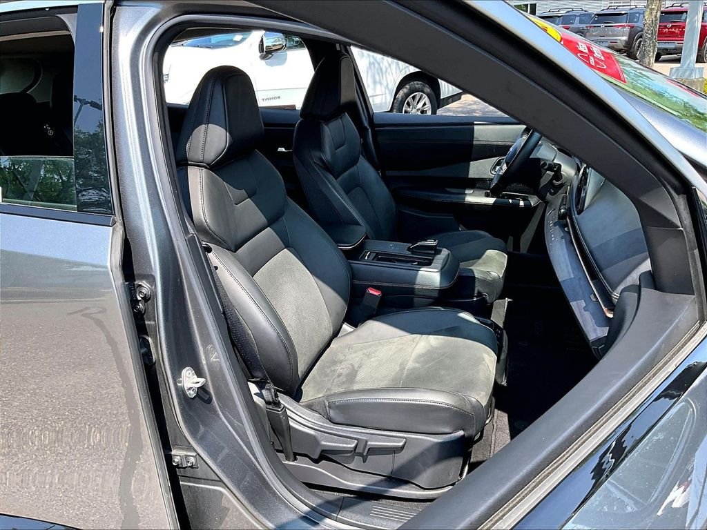 Used 2023 Gray Nissan ENGAGE image 11