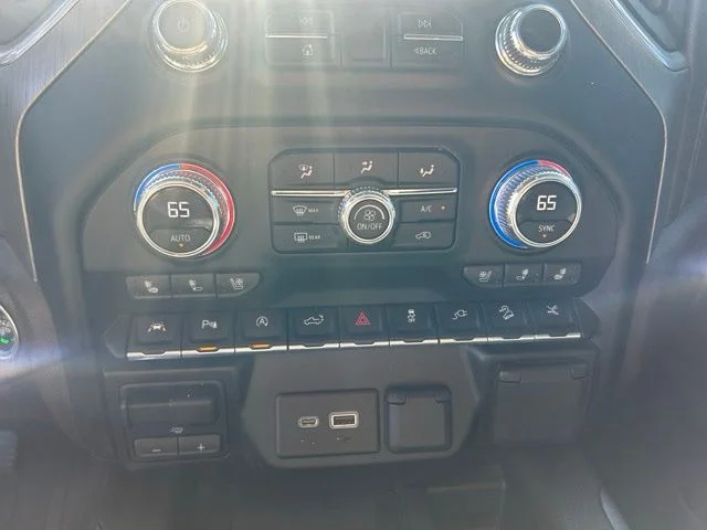 Used 2019 White GMC Denali image 10