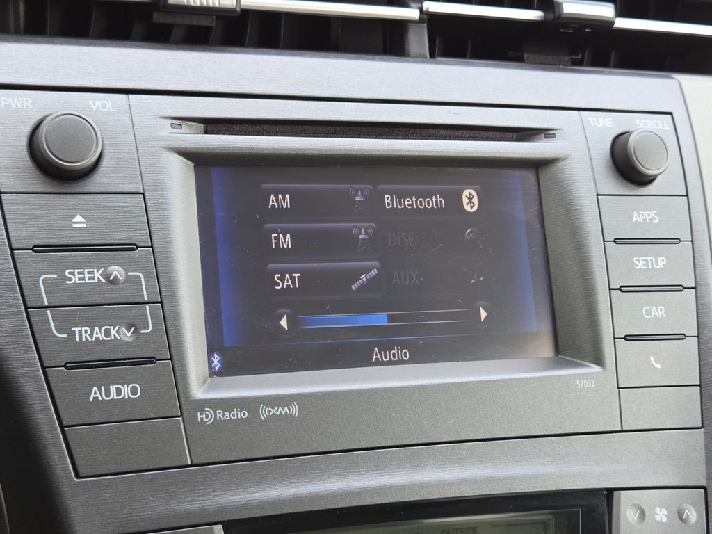 Used 2014 Beige Toyota Three image 25
