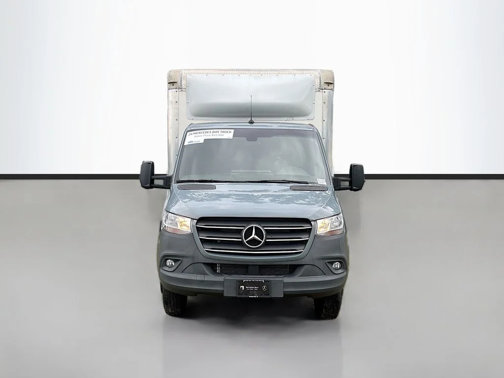 Used 2024 Blue Mercedes-Benz BOX TRUCK image 8