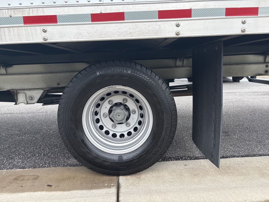 Used 2021  Freightliner w/ 16