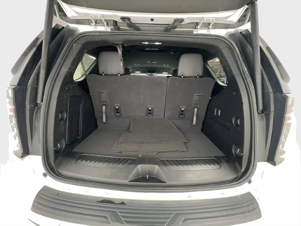 Used 2025 White Chevrolet LT image 12