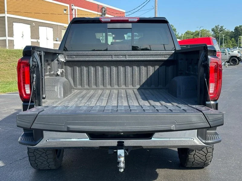 Used 2025 Onyx Black GMC SLT image 7