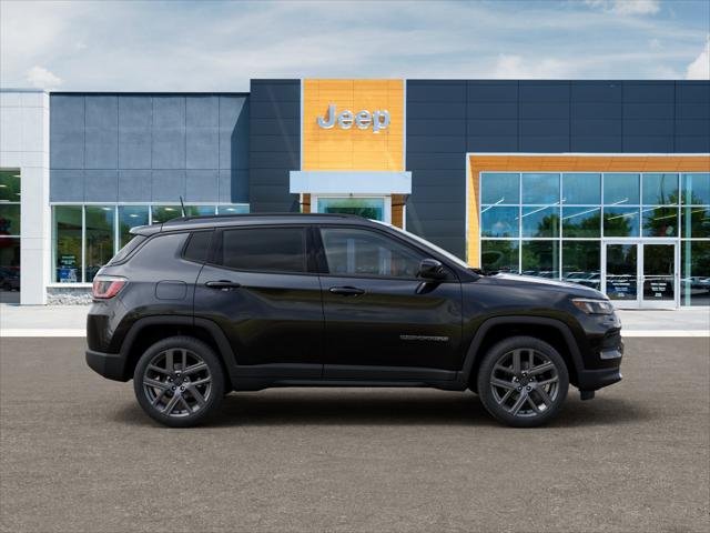New 2026 Diamond Black Crystal Pearlcoat Jeep Latitude Altitude image 47