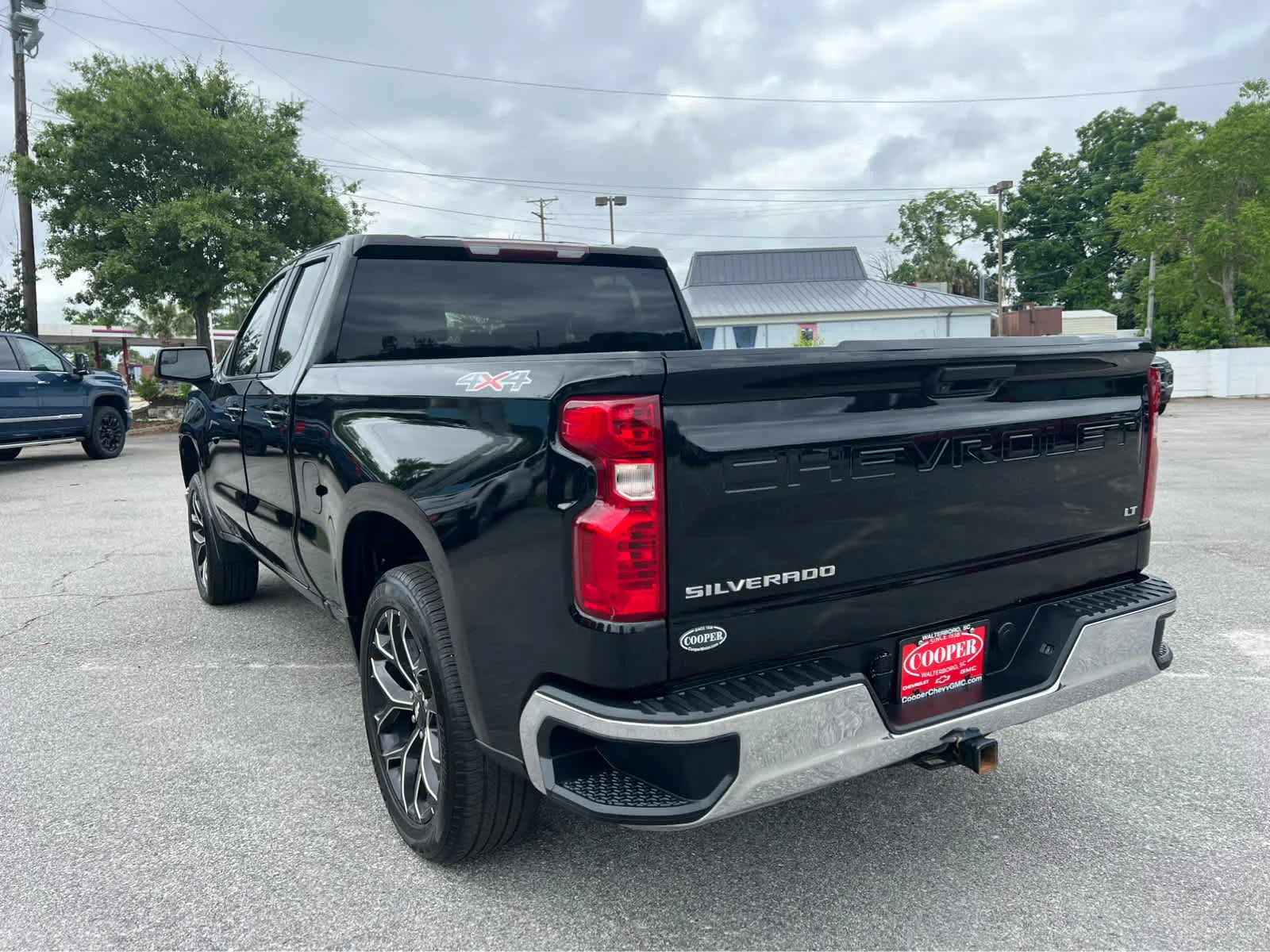 Used 2020 BLACK Chevrolet LT image 4