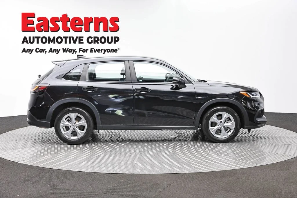 Used 2023 Black Honda LX image 4