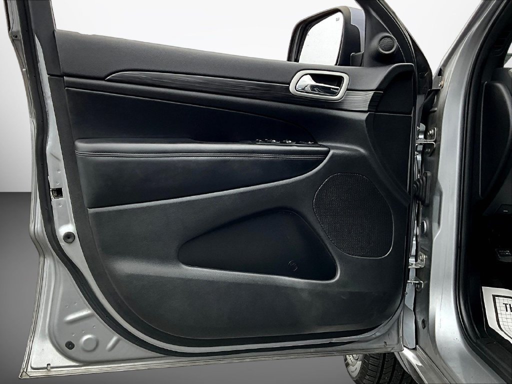 Used 2020 Silver Jeep Altitude image 23