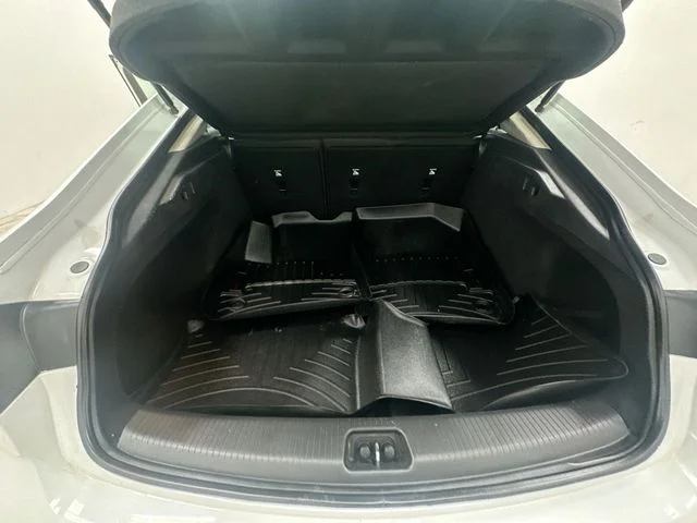 Used 2018 White Buick Preferred image 20