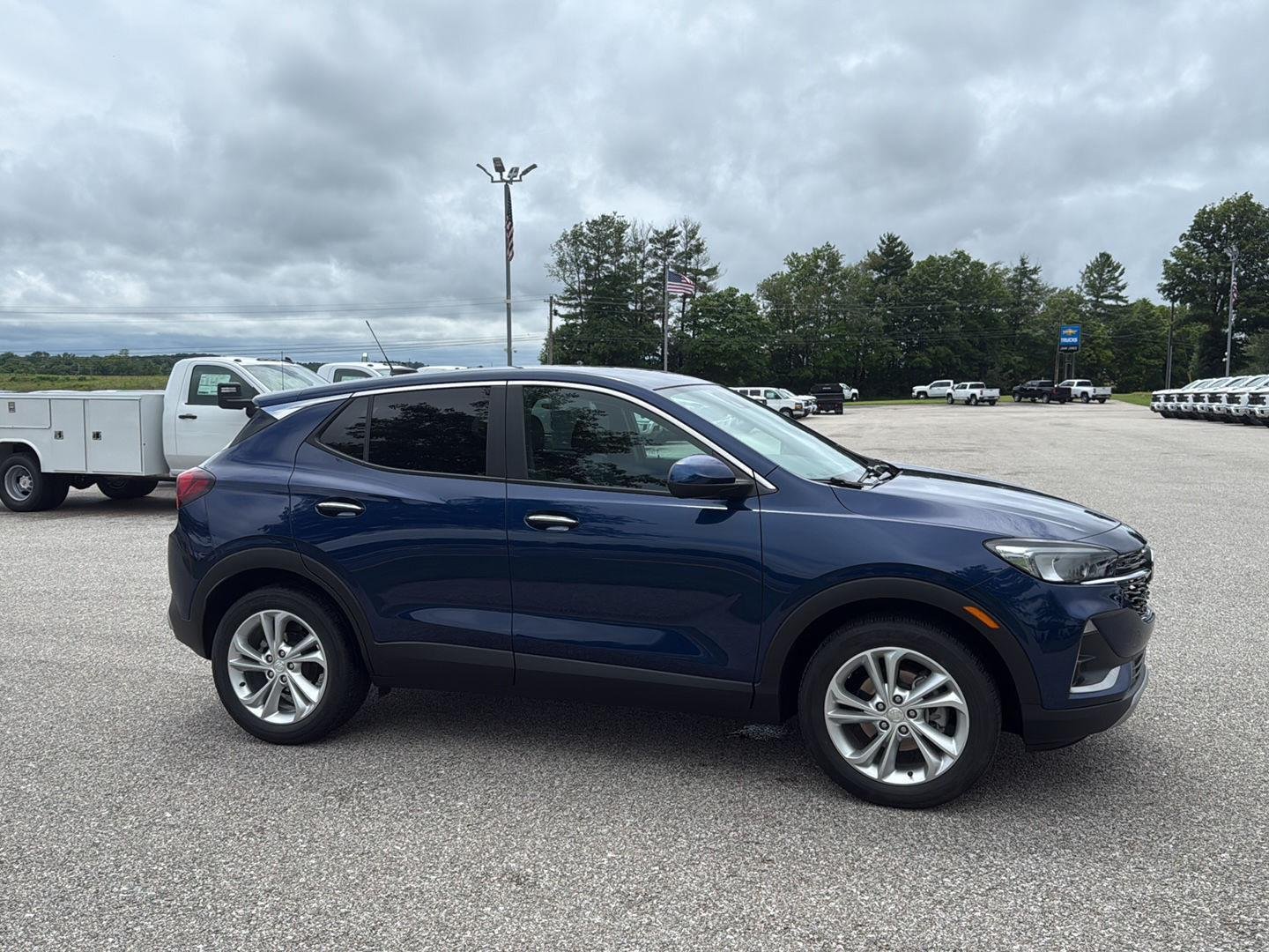 Used 2023 Sapphire Metallic Buick Preferred image 4