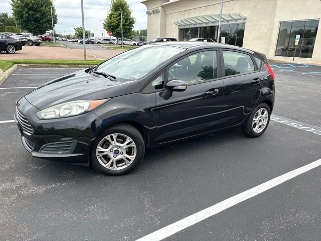 Used 2015 Black Ford SE image 1