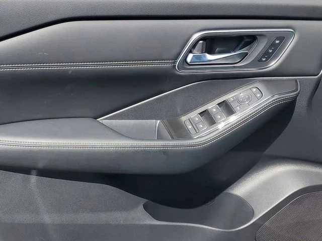 New 2026 Everest White Pearl TriCoat Nissan Platinum image 5