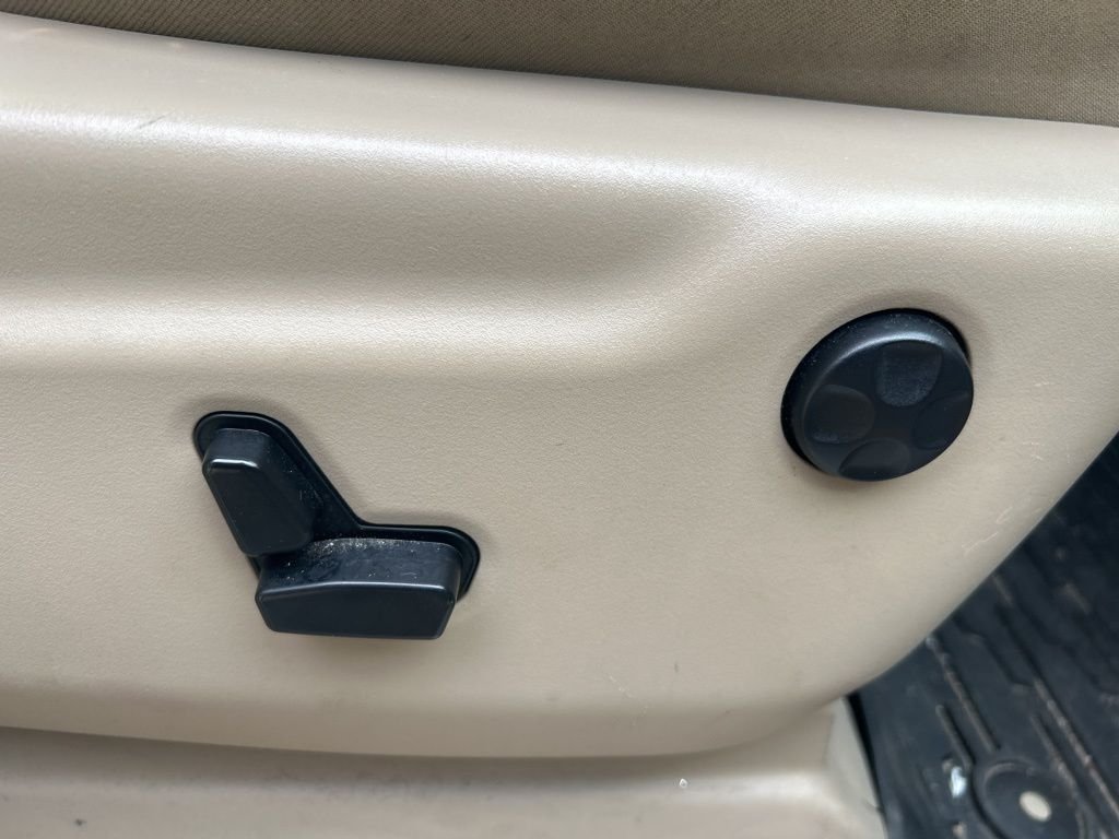 Used 2019 White Jeep Overland image 37