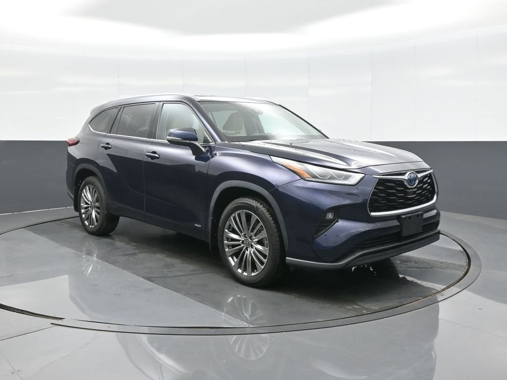 Used 2022  Toyota Limited image 1