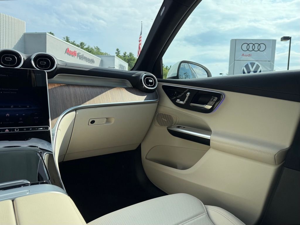 Used 2025 White Mercedes-Benz GLC 350e image 38