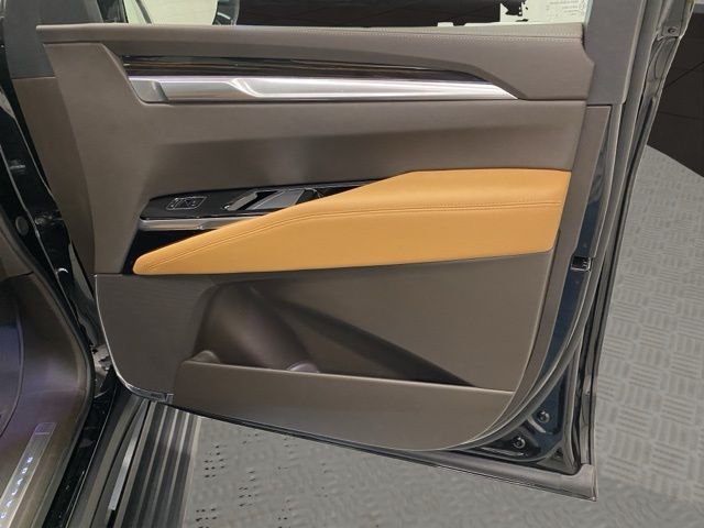 Used 2025  Cadillac Premium Luxury image 20