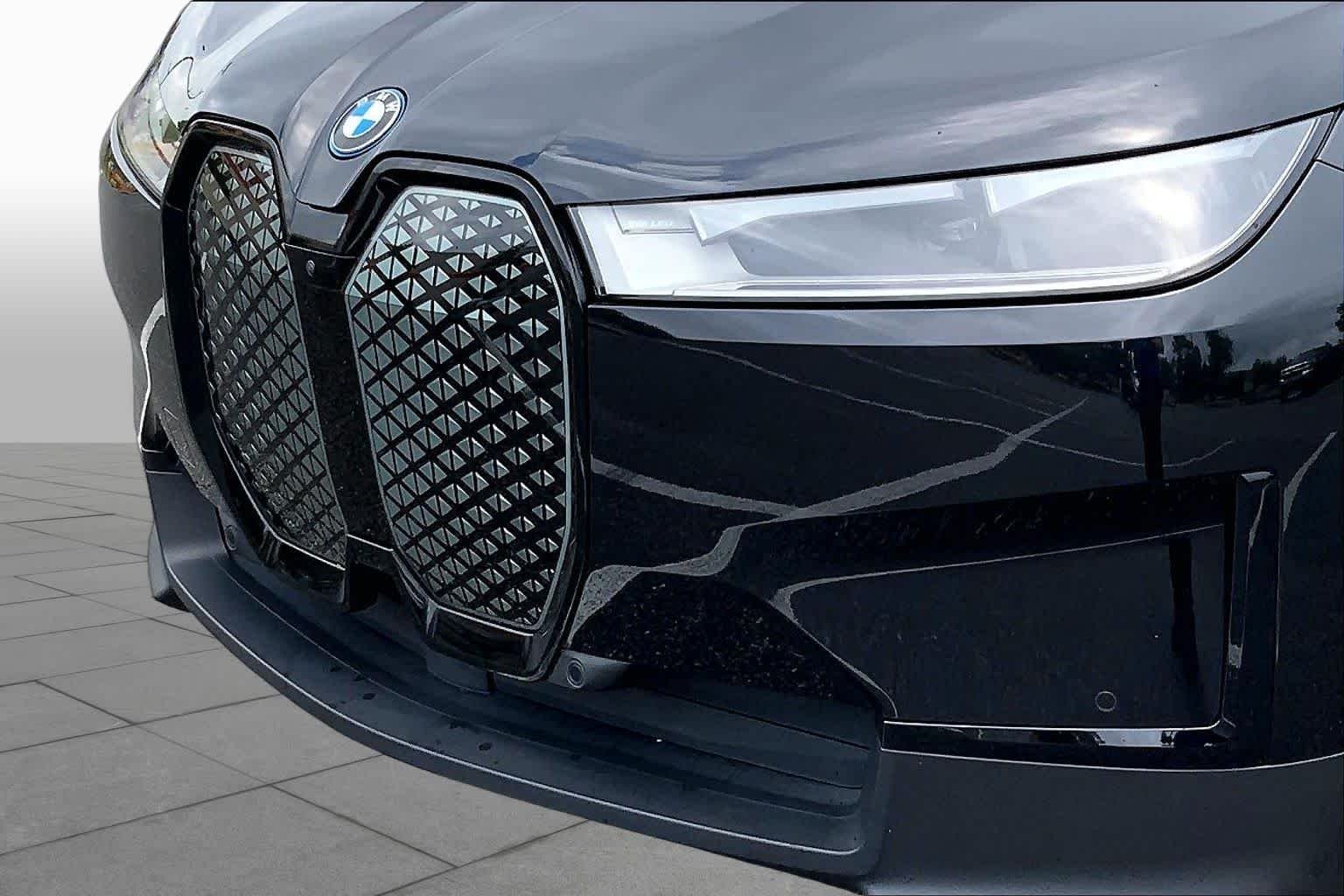 Used 2024 Black Sapphire Metallic BMW xDrive50 image 28