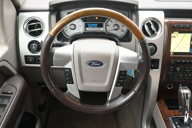 Used 2009 Oxford White Clearcoat Ford Platinum image 23