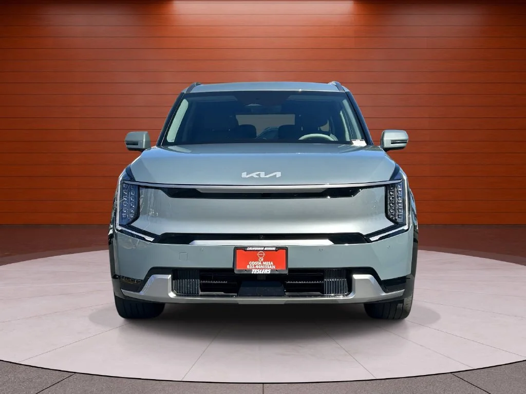 Used 2024 Green Kia Land image 6