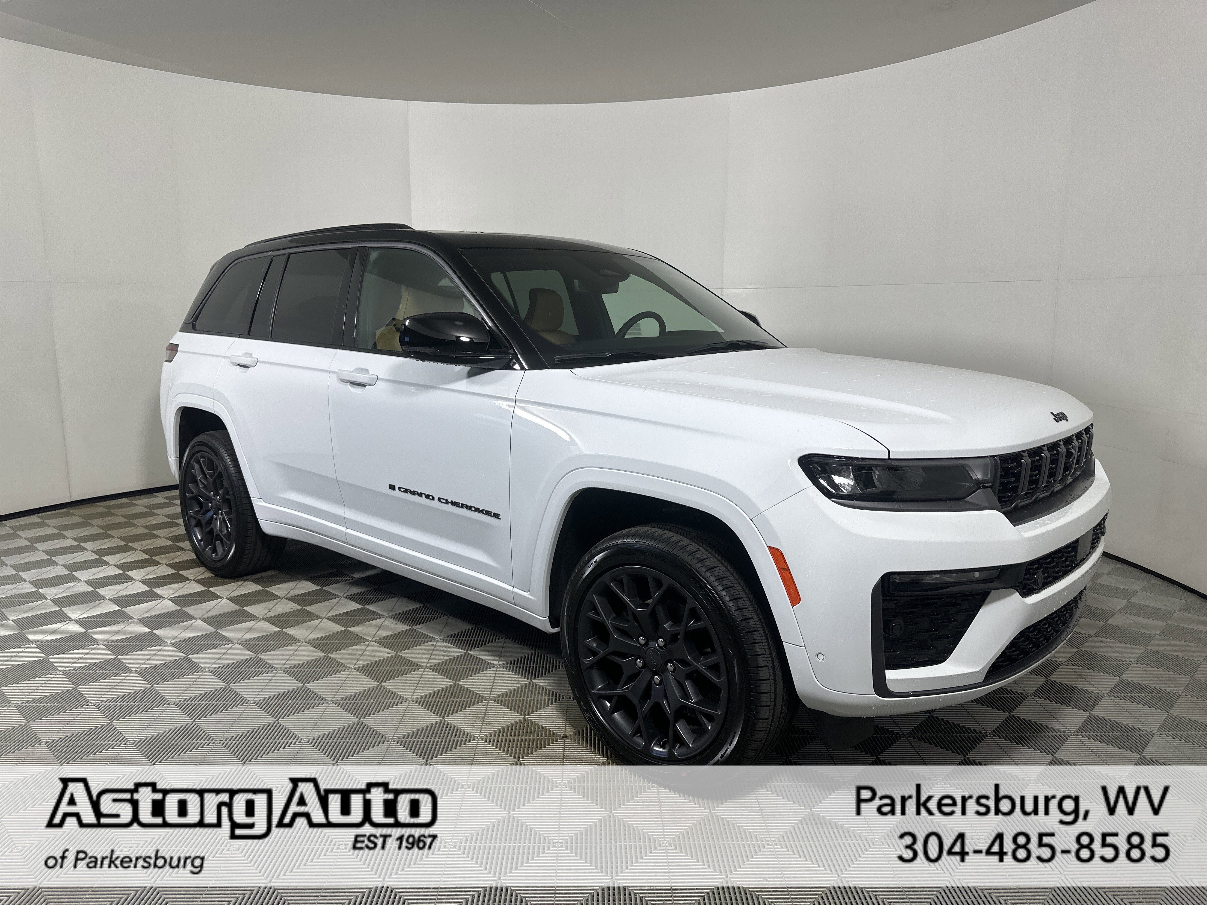 2026 Jeep Grand Cherokee Summit 4x4's photo