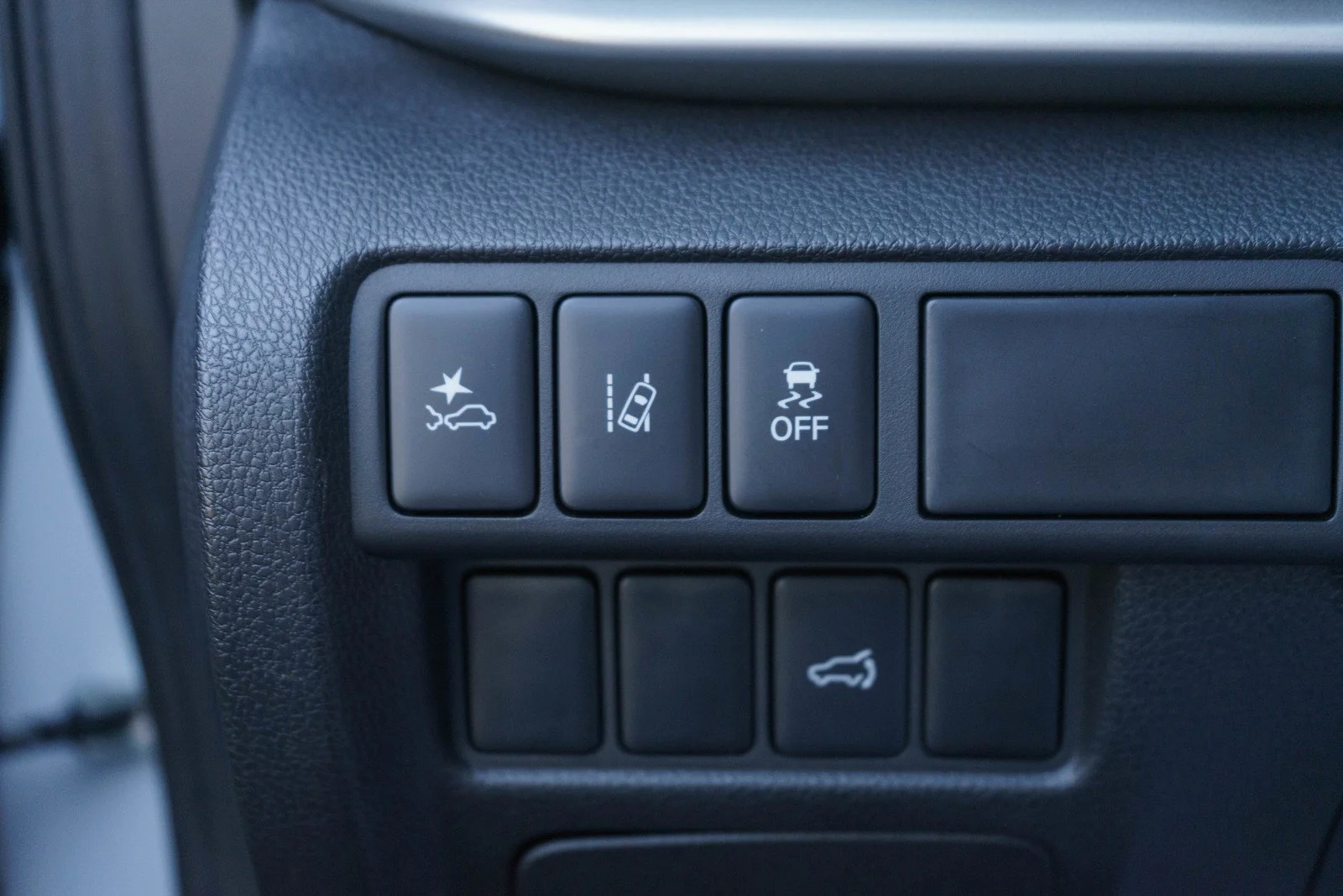 Used 2024 Alloy Silver Metallic Mitsubishi SE image 26