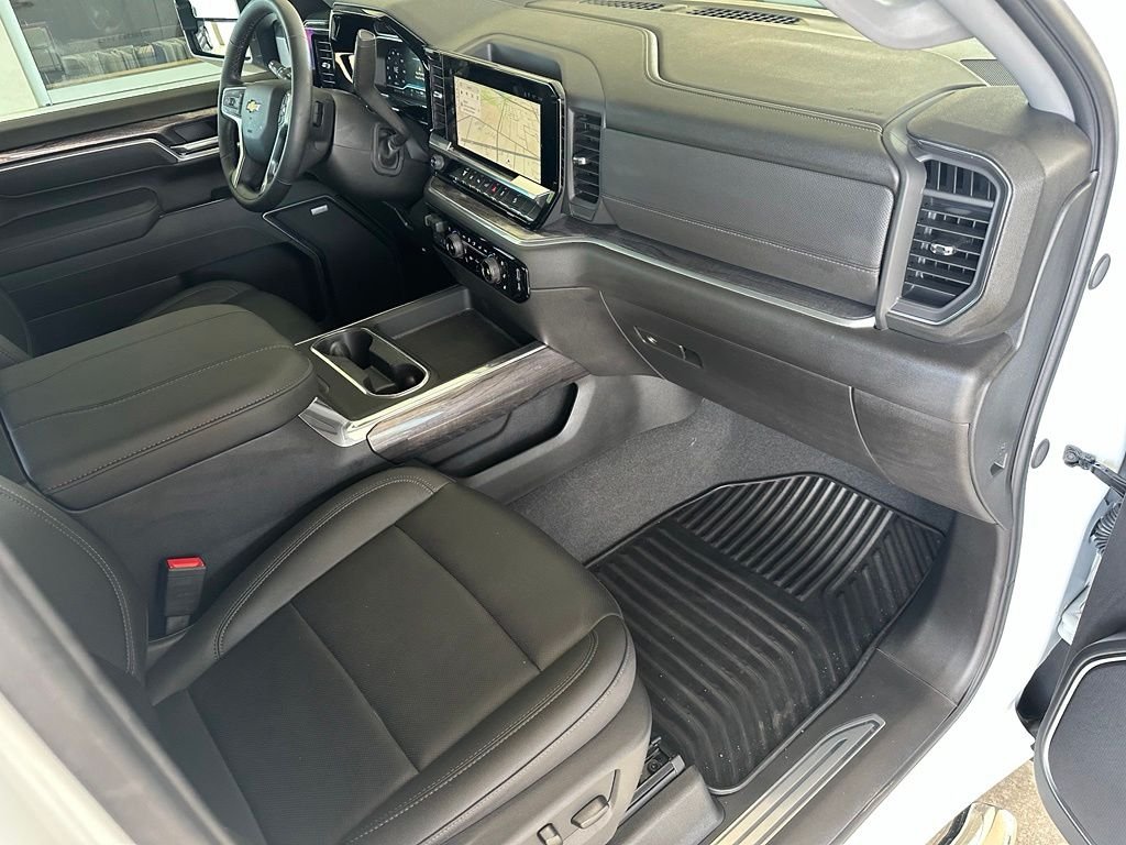Used 2025 White Chevrolet LTZ image 39