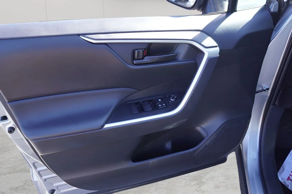 Used 2025 Silver Sky Metallic Toyota LE image 13