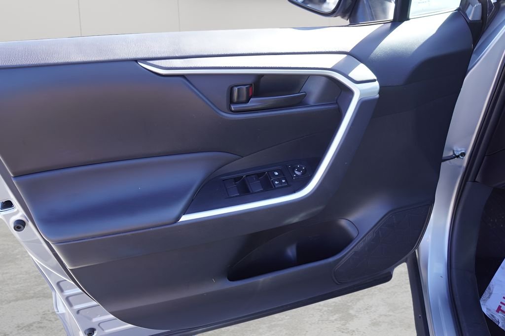 Used 2025 Silver Sky Metallic Toyota LE image 12